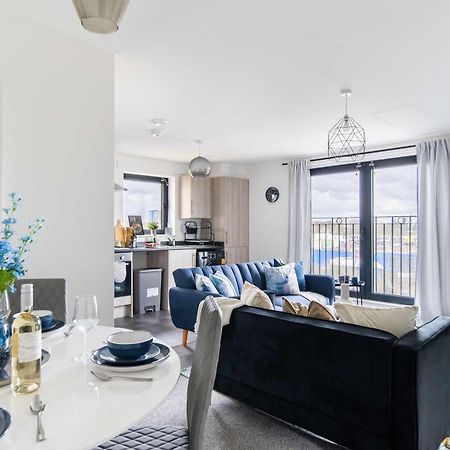 Modern Apartments With Free Parking Near Heathrow Colnbrook ภายนอก รูปภาพ