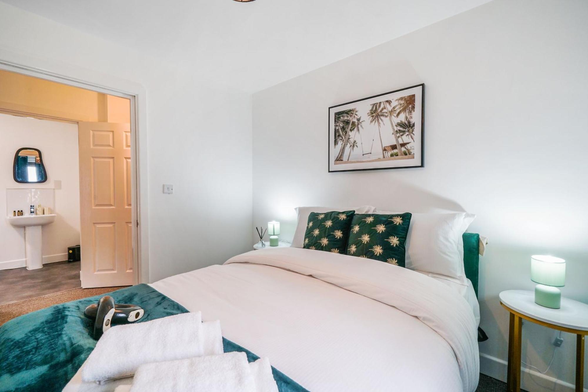 Modern Apartments With Free Parking Near Heathrow Colnbrook ภายนอก รูปภาพ
