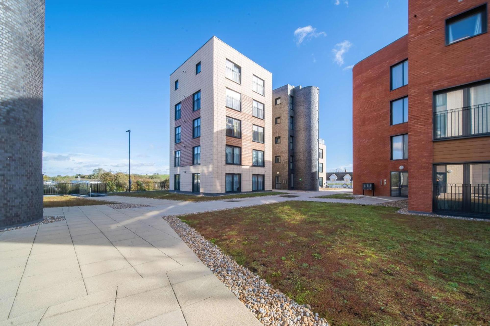 Modern Apartments With Free Parking Near Heathrow Colnbrook ภายนอก รูปภาพ