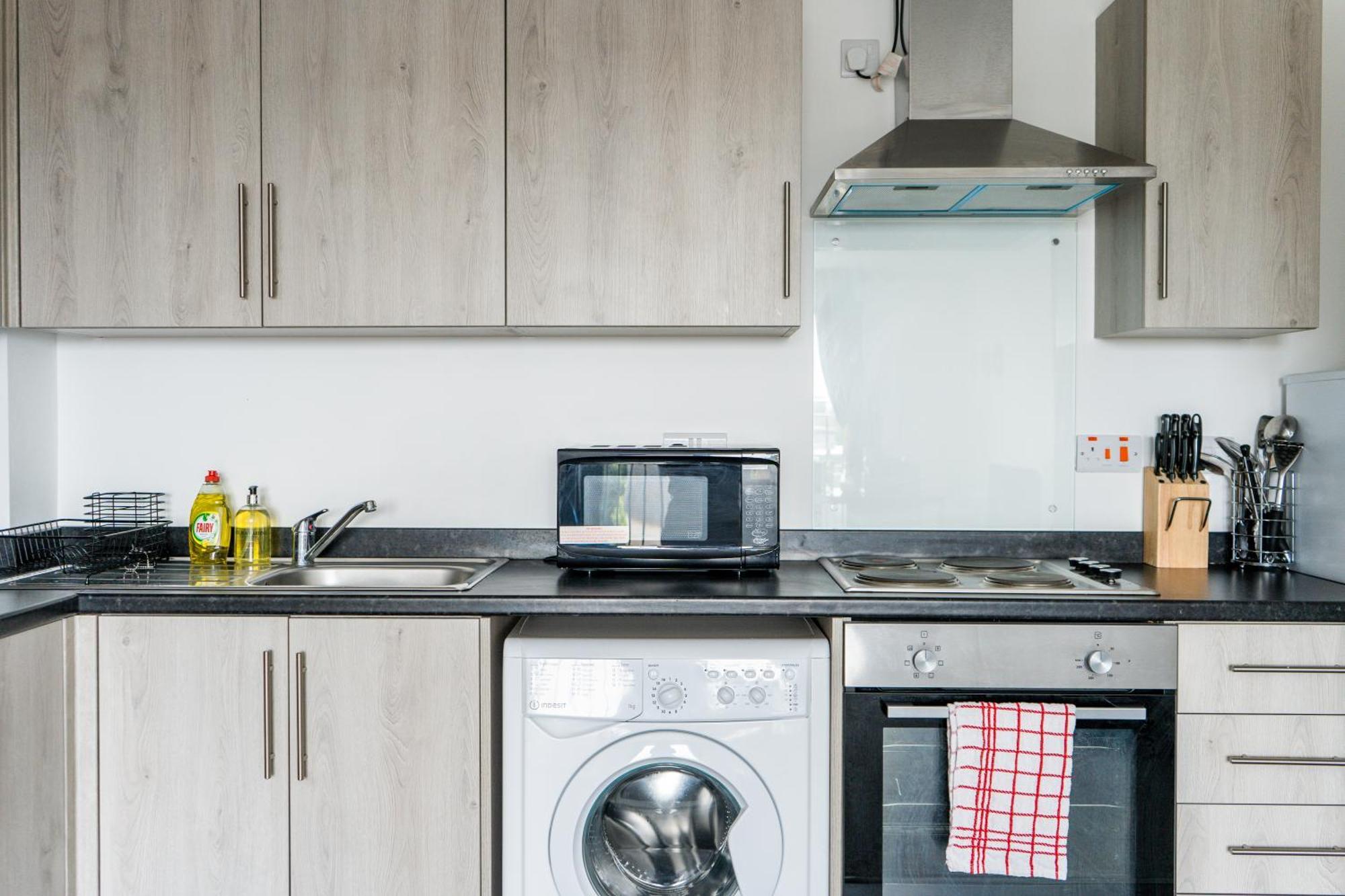 Modern Apartments With Free Parking Near Heathrow Colnbrook ภายนอก รูปภาพ