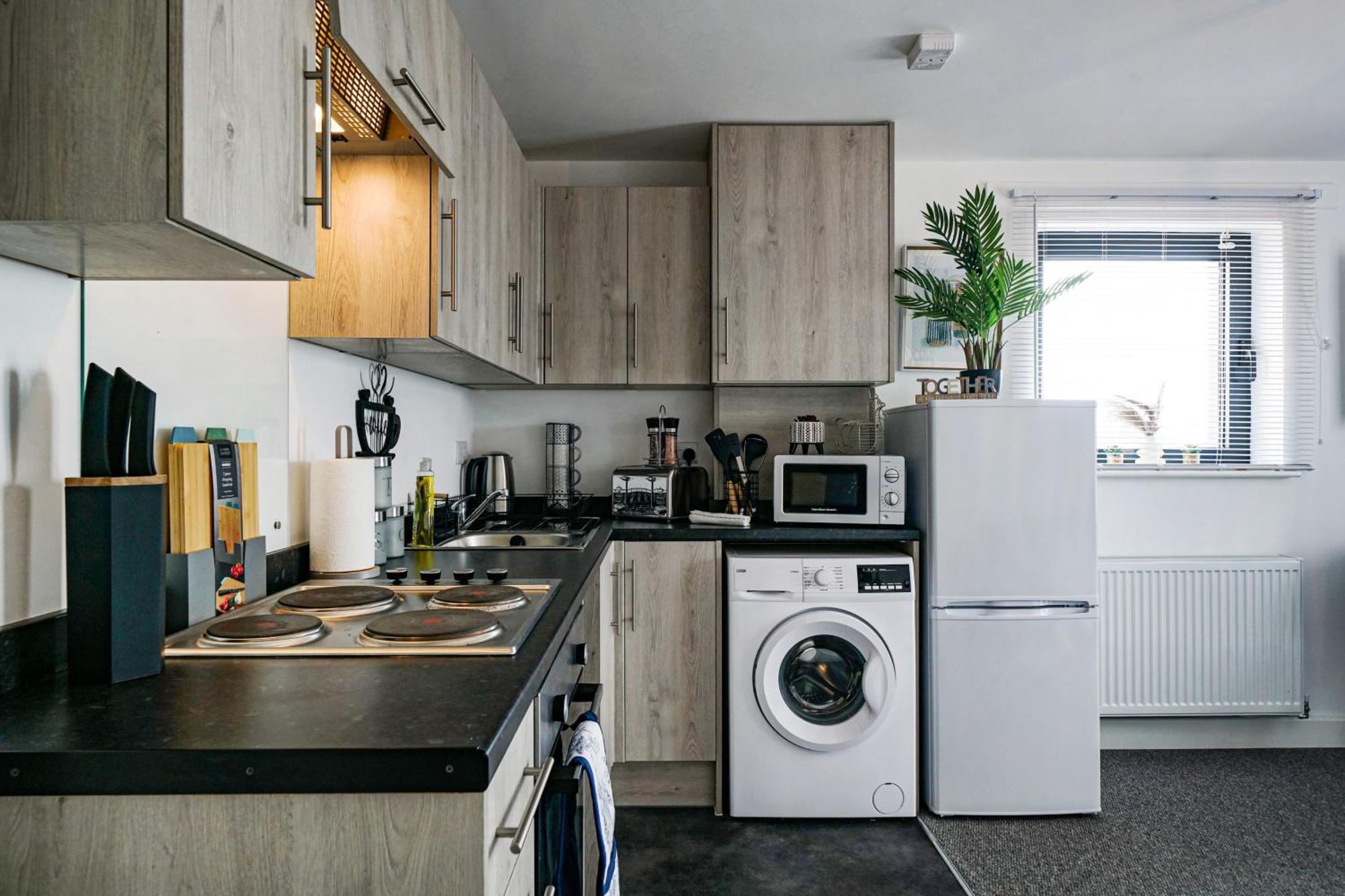 Modern Apartments With Free Parking Near Heathrow Colnbrook ภายนอก รูปภาพ