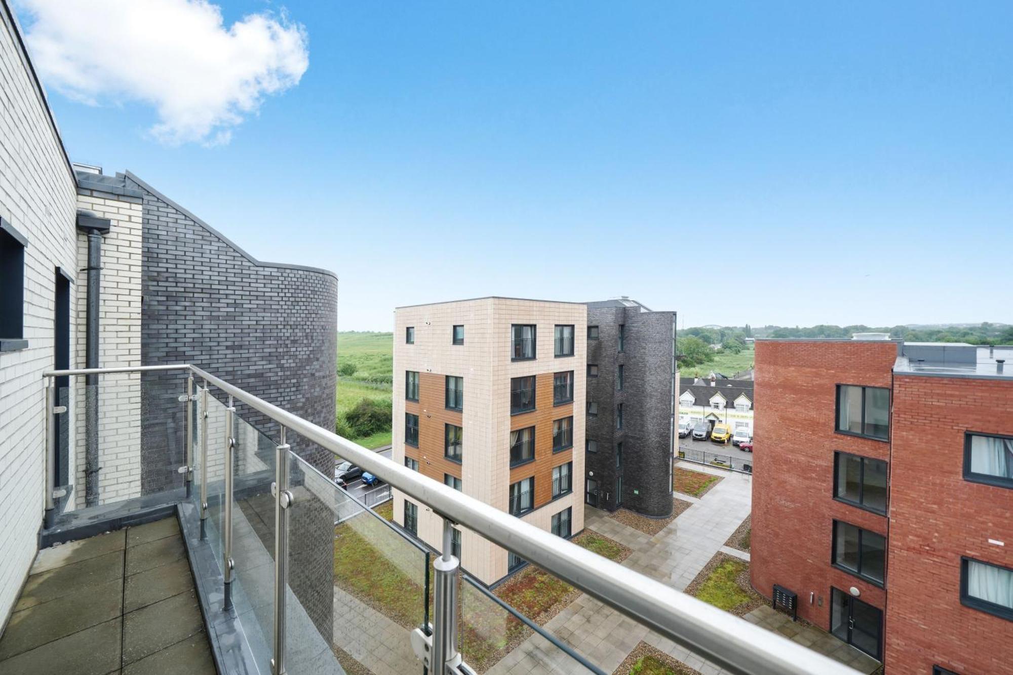 Modern Apartments With Free Parking Near Heathrow Colnbrook ภายนอก รูปภาพ