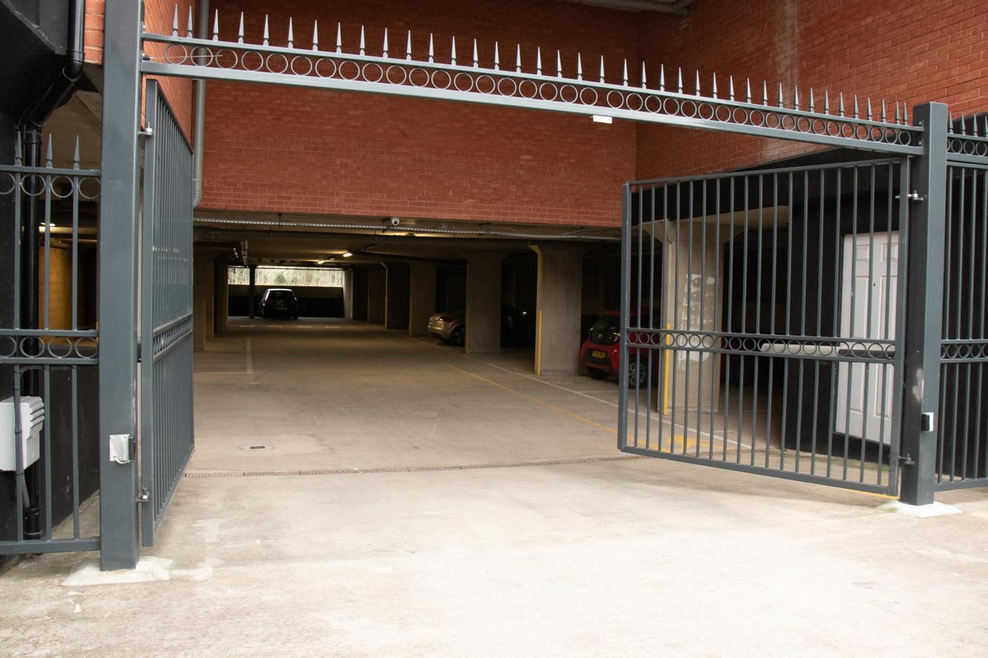 Modern Apartments With Free Parking Near Heathrow Colnbrook ภายนอก รูปภาพ